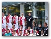 Offizielles Fotoshooting vor der Sparkasse Essen  » Click to zoom ->