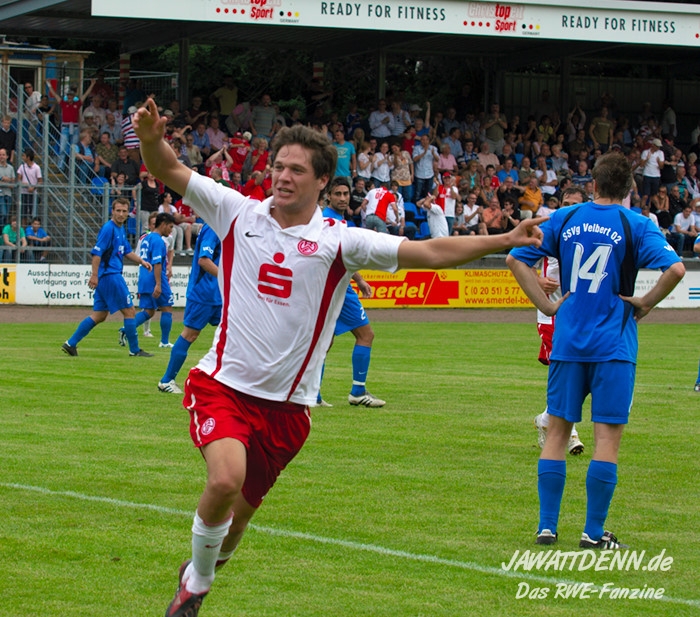 Lukas Lenz nach seinem Fallrückziehertor