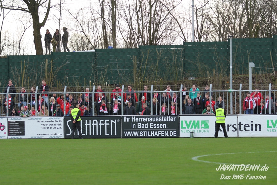 Hinter Gittern im Stehplatzbereich