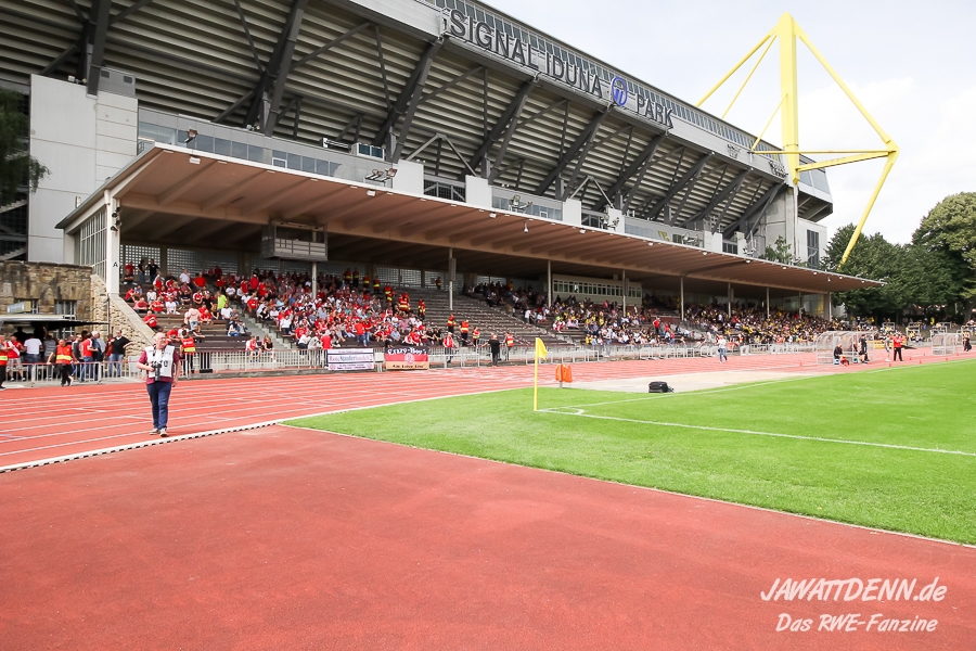 Stadion Rote Erde Haupttribüne