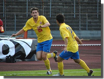 Sascha Mölders trifft zum 1:0