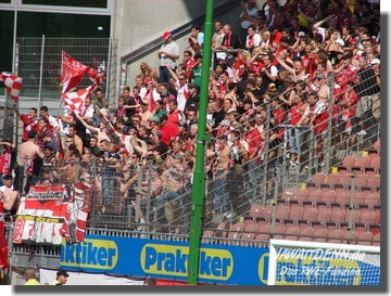 700 RWE Fans auf dem Betzenberg