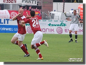 Stefan Lorenz und Silvio Pagano nach dem 1:1 Ausgleichstreffer