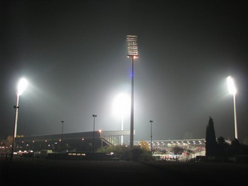 Flutlichtspiel - noch mit ganzer Nordtribüne